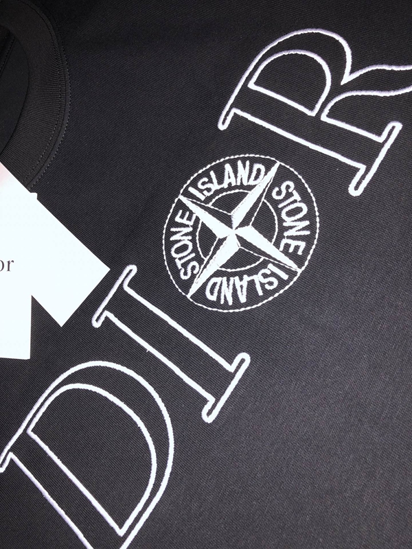 ブランドTシャツ側面デザイン